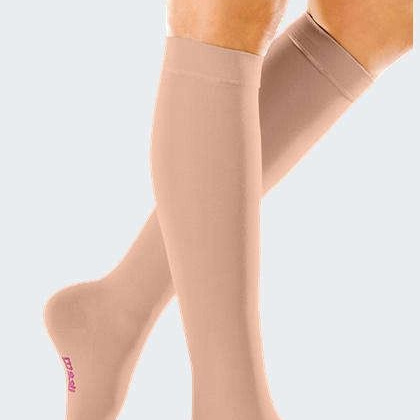 Çorape me kompresion për gjurin Mediven Plus CCL 3